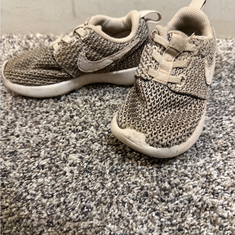 Toddler Nike sneakers